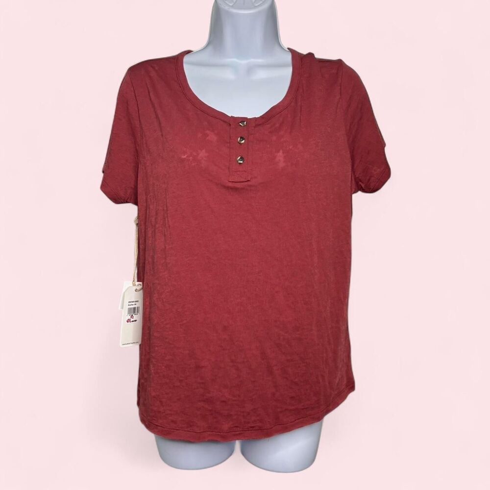 NWT Large Shyanne Boot Barn Brick Red Henley Graphic Tee